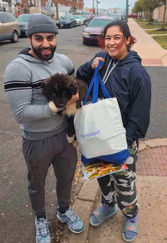 "HonestPet brought our puppy home safely. Best transport company!"